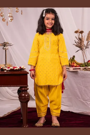 Vastramay Girls Ethnic Motifs Foil Printed Gotta Patti Kurta with Patiala & With Dupatta
