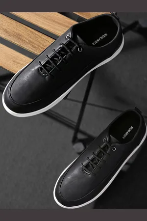 Highlander Men Black Round Toe Memory Foam Sneakers