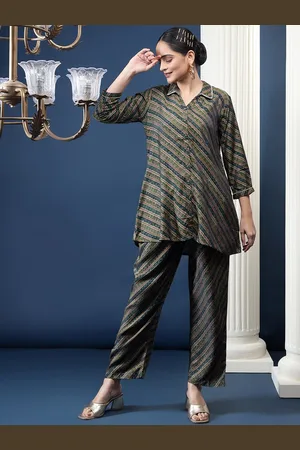 Bani Women Bandhani Printed Three-Quarter Sleeves Casual Shirt With Trousers