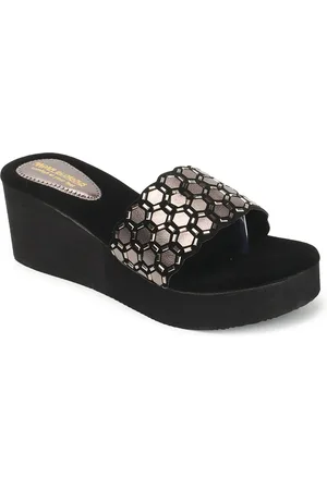 madam glorious Women Embellished Wedge Heels Sandals