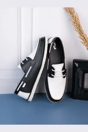 Styli Men Black Colourblocked Comfort Insole Contrast Sole Lace-Ups Boat Shoes