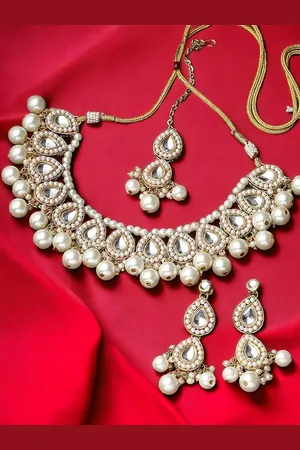 OOMPH Gold-Plated Jadau Ethnic Choker With Kundan-Studded & Beaded Jewellery Set