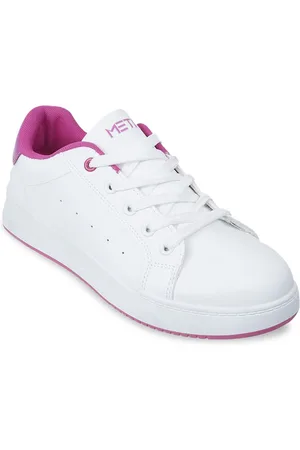 Metro Women Round Toe Sneakers