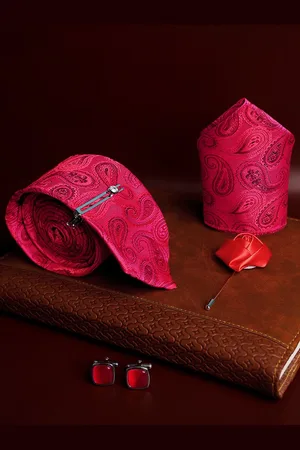 LOUIS STITCH Men Italian Silk Necktie Accessory Gift Set