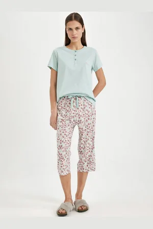 DeFacto Women Solid Pure Cotton Drop Shoulder Top with Floral Printed Capris