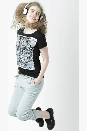 Huetrap Women Black Printed Round Neck T-shirt