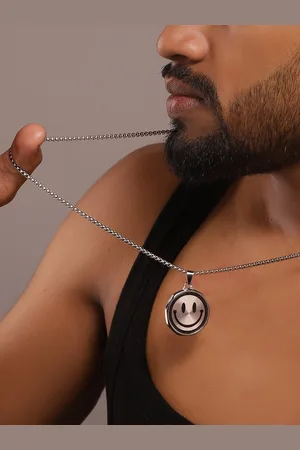 Roadster The Lifestyle Co. Silver Plated Smiley Face pendant & chain