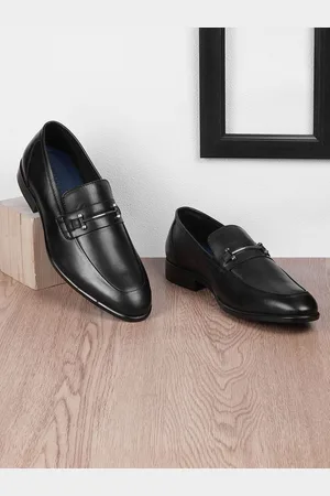 Metro Men Textured Round Toe Leather Formal Loafers