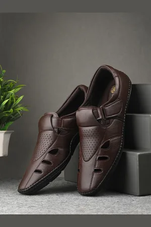 UNDERROUTE Men Ethnic Comfort Sandals