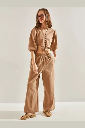 Bianco Lucci V-Neck Bishop Sleeves Knotted Casual Crop Top With Trousers
