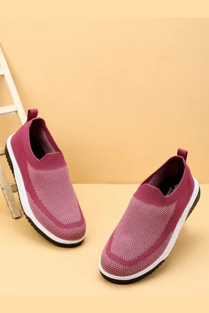 TPENT Women Textured Slip-On Sneakers