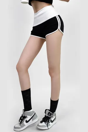 LULU & SKY Women Slim Fit Colourblocked Mid-Rise Outdoor Sports Shorts