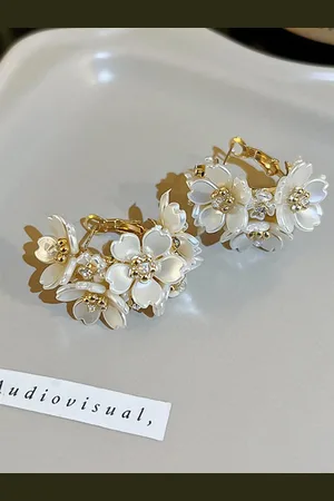 DressBerry Women Contemporary Drop Earrings