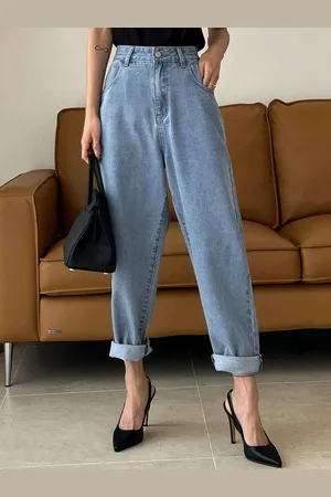 KOTTY Women Blue Relaxed Fit High-Rise Clean Look Stretchable Cropped Jeans