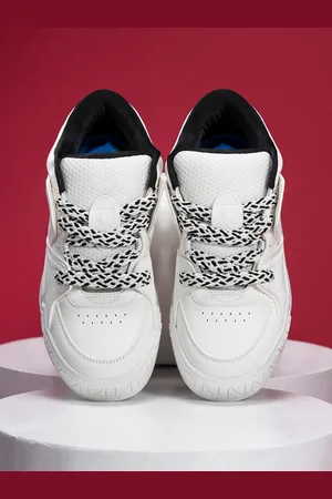Red Tape Men Textured Round Toe Memory Foam Sneakers