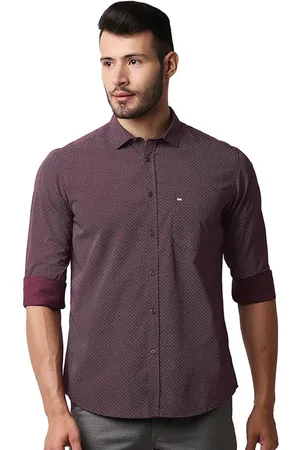 Basics Slim Fit Geometric Printed Cutaway Collar Long Sleeves Cotton Casual Shirt