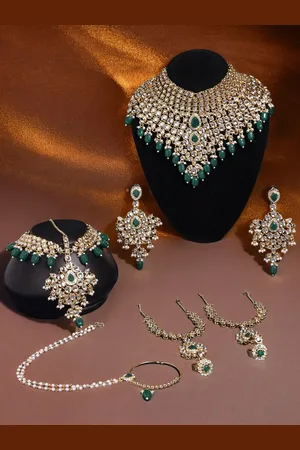 OOMPH Set Of 5 Kundan-Studded & Beaded Jewellery Set