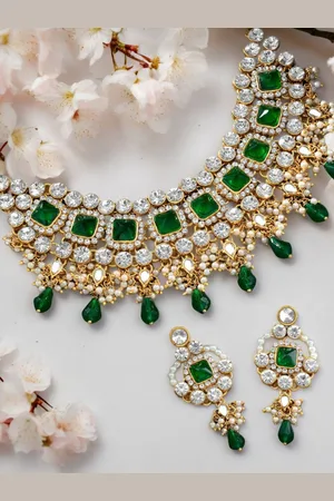 OOMPH Kundan Studded & Beaded Jewellery Set