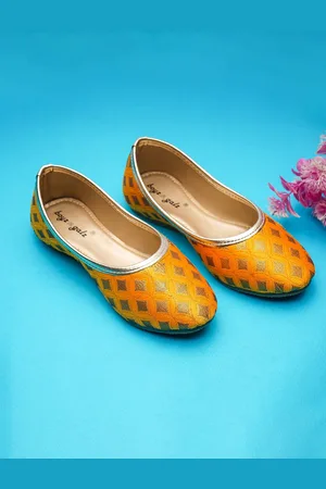 BOYZ N GALZ Girls Woven Design Mojaris