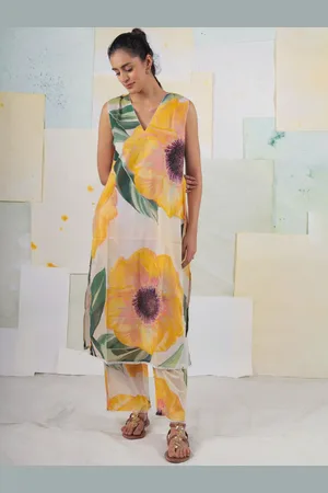 BUTA BUTI Floral Printed V-Neck Regular Pure Cotton Straight Kurta With Trousers