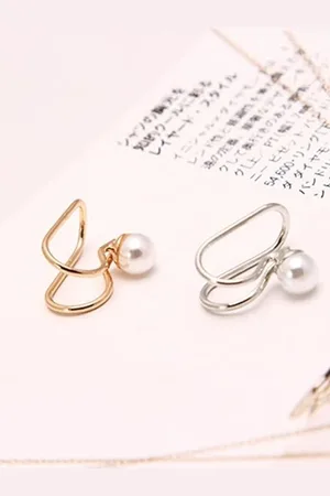 EL REGALO Set Of 3 Pearl Studded Contemporary Ear Cuff