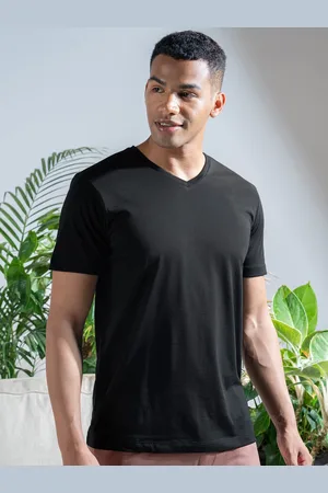 DaMENSCH Breeze Ultralight V-Neck Solid T-Shirt