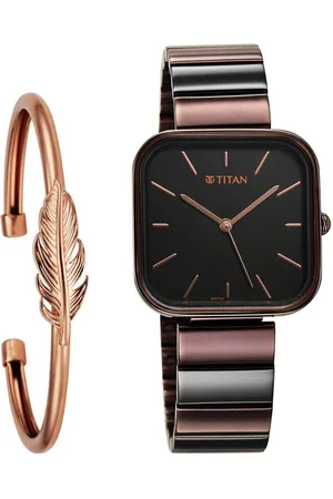 Titan Women Dial & Stainless Steel Bracelet Style Straps Square Analogue Watch 2715KM01F