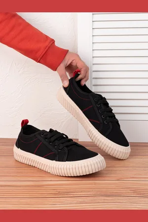 Styli Men Solid Round Toe Canvas Sneakers