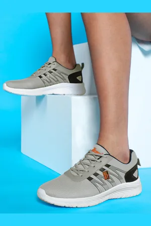 PARAGON Men Textured Cushioned Insole Lace-Up Sneakers