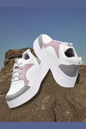 TRASE Women White Colourblocked Lace-Up Sneakers