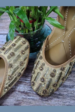 Fulkari Women Ethni Mojaris Flats