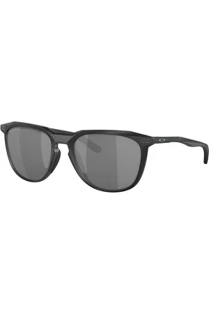 Oakley Men Round Sunglasses with UV Protected Lens 888392608819