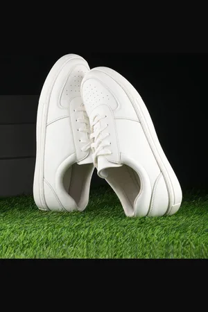 Mast & Harbour Men White Round Toe Lightweight Sneakers