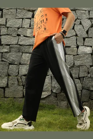 NOBERO Men Colorblocked Straight Fit Joggers