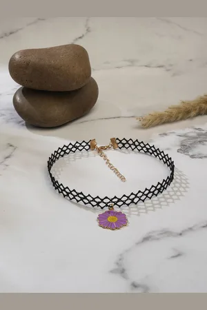 EL REGALO Floral Charm Detail Choker Necklace