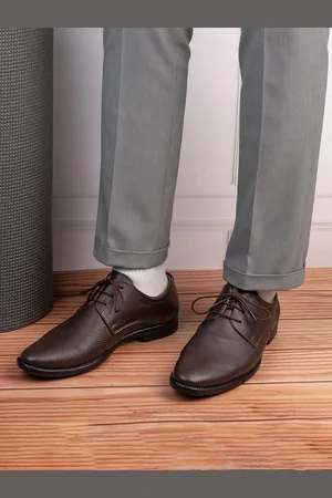 Invictus Men Textured Round Toe Formal Derbys