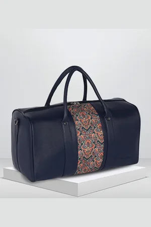 FUR JADEN Women Printed Medium Casual Duffel Bag