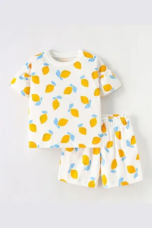 Stylecast Girls White & Yellow Printed Pure Cotton T-shirt with Shorts