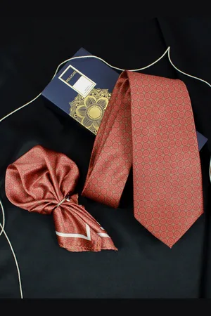 PELUCHE Printed Broad Neck Tie & Pocket Square Accessory Gift Set