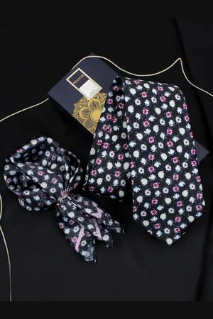 PELUCHE Men Printed Broad Neck Tie & Pocket Square Set