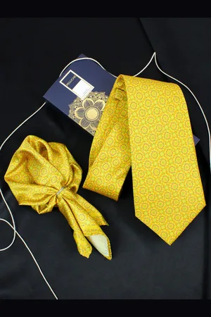 PELUCHE Printed Broad Neck Tie & Pocket Square Accessory Gift Set