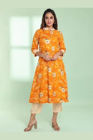 Charukriti Women Dyed Sequinned Kurta