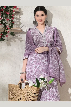 DORIYA Women Floral Printed Regular Thread Work Kurta with Trousers & With Dupatta
