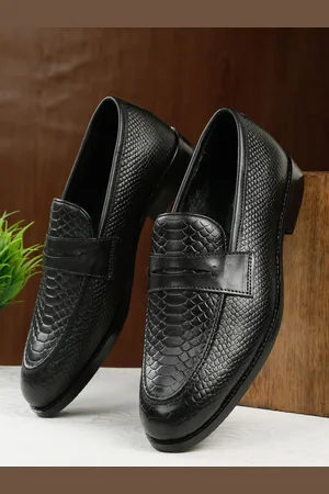 Teakwood Leathers Men Textured Leather Formal Loafers