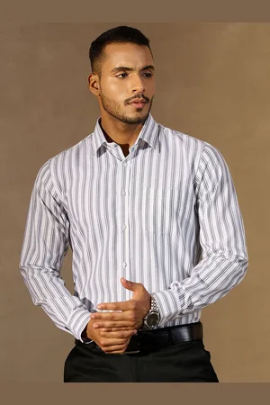 DENNISON Men Vertical Stripes Spread Collar Regular Fit Formal Shirt