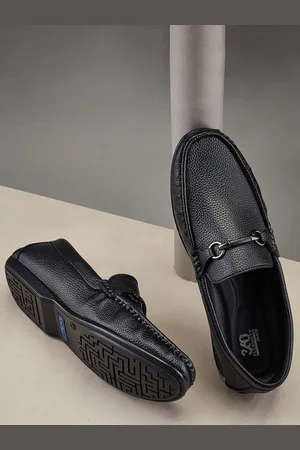Duke Men Textured Round Toe Loafers