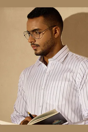 DENNISON Men Vertical Stripes Spread Collar Smart Formal Shirt