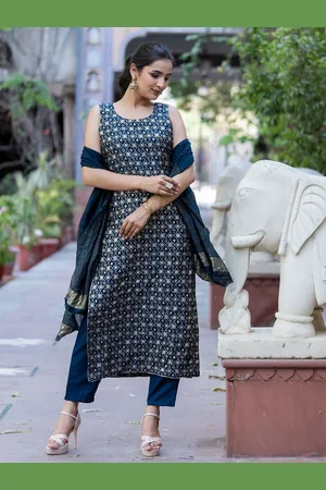 ASPORA Floral Printed Round Neck Pure Silk Jacquard Straight Kurta with Trousers & Dupatta