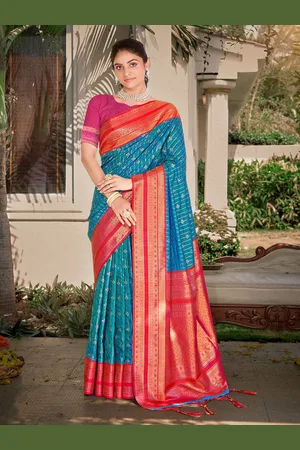 Ishin Ethnic Motif Zari Woven Striped Saree with Blouse