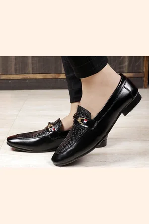 BXXY Men Textured Slip On Loafers